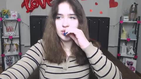 LauraHlot online show from February 19, 6:10 pm