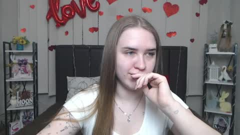 LauraHlot online show from May 1, 5:38 pm