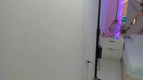 laura  online show from February 13, 7:37 pm