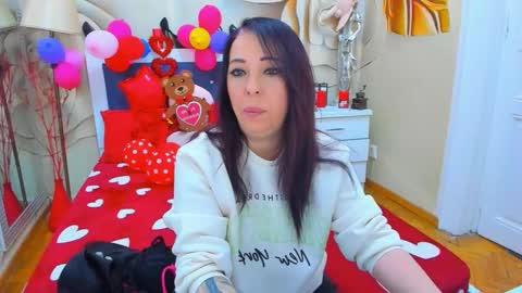 Snapshot of laurasinfull chatting on February 15, 4:14 am Laura online show from February 15, 4:14 am