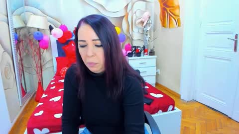 Snapshot of laurasinfull chatting on February 17, 4:09 am Laura online show from February 17, 4:09 am