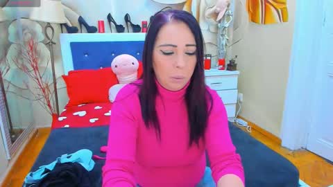 Snapshot of laurasinfull chatting on February 2, 4:26 am Laura online show from February 2, 4:26 am