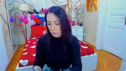 Snapshot of laurasinfull chatting on February 11, 4:22 am Laura online show from February 11, 4:22 am