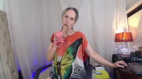 Laura Sofia online show from June 24, 1:04 am