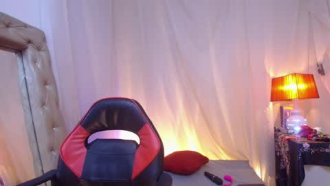 Laura Sofia online show from July 15, 4:39 am
