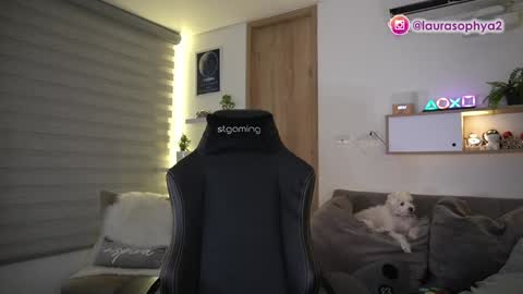 Laura online show from January 5, 11:33 pm