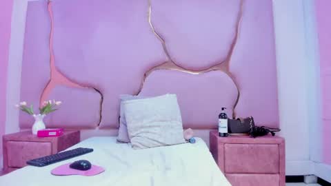 laurendpink online show from August 1, 2:52 pm