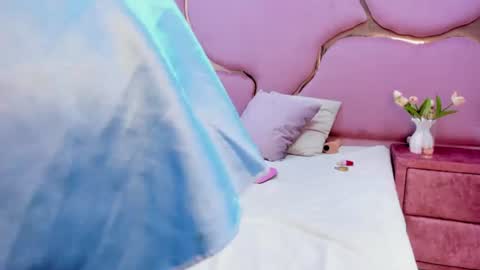 laurendpink online show from July 25, 2:02 pm