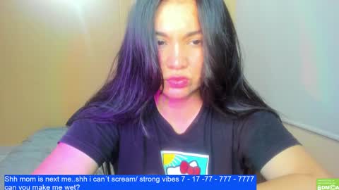 Snapshot of laurengirls1 chatting on January 12, 3:49 am onlyfan laureng7 - 7 laureng2 online show from January 12, 3:49 am