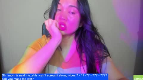 Snapshot of laurengirls1 chatting on February 6, 6:24 pm onlyfan laureng7 - 7 laureng2 online show from February 6, 6:24 pm