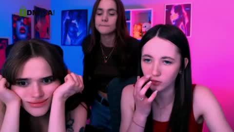 Laure online show from May 11, 4:04 pm