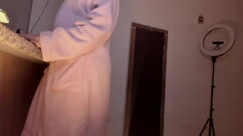 laurenn_111 online show from June 3, 5:41 am