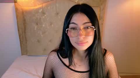 laurenn_smitth online show from January 16, 2:35 pm