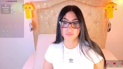 laurenn_smitth online show from June 18, 12:43 pm