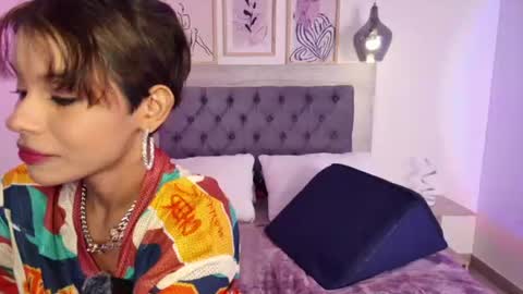 Lauren Saenz online show from July 25, 12:34 pm