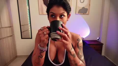 Lauren Saenz online show from June 24, 12:04 pm