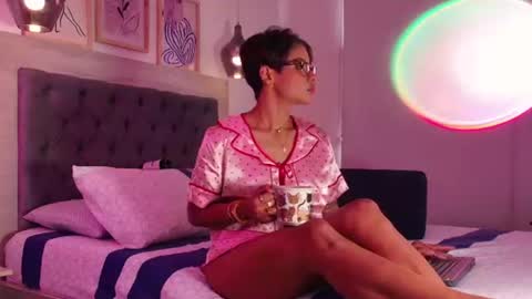 Lauren Saenz online show from July 15, 12:21 pm
