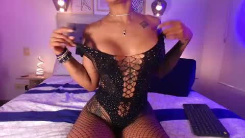Lauren Saenz online show from July 9, 12:29 pm