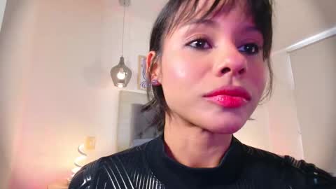 Lauren Saenz online show from March 13, 1:12 pm