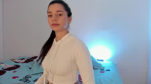 laurensmith9 online show from February 15, 12:11 pm