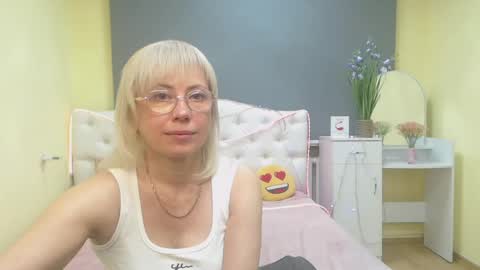 Lauren online show from May 15, 6:49 am