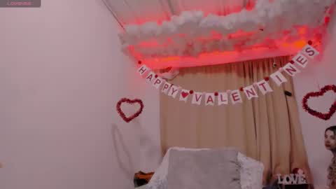 Snapshot of lauu_g chatting on February 9, 2:38 am Lauu G online show from February 9, 2:38 am