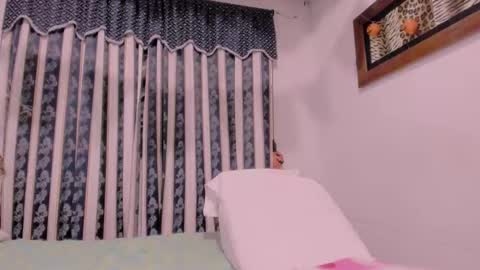 Snapshot of lauu_g chatting on October 14, 9:56 am Lauu G online show from October 14, 9:56 am