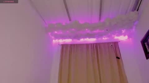 Snapshot of lauu_g chatting on March 3, 3:38 am Lauu G online show from March 3, 3:38 am