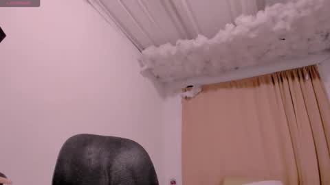 Snapshot of lauu_g chatting on January 9, 3:26 am Lauu G online show from January 9, 3:26 am