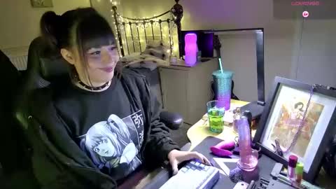 Lavenderrzz online show from February 5, 2:20 pm