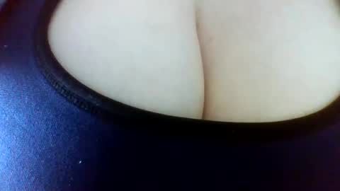 layannalea online show from July 28, 9:25 pm