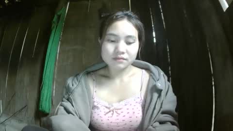 layla_999 online show from May 2, 5:00 am