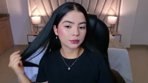 Layla Breezee online show from July 18, 10:40 am