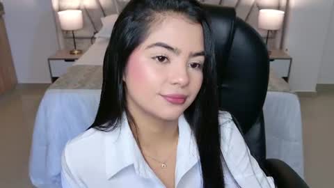 Layla Breezee online show from July 11, 1:00 pm