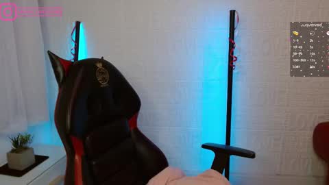 Snapshot of layla_castilloo chatting on February 16, 1:05 pm Layla online show from February 16, 1:05 pm