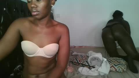 layla_cutiee online show from March 7, 9:38 am