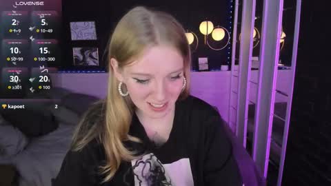 layla_glam online show from September 20, 1:53 pm