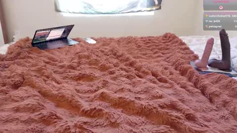 Layla online show from December 1, 10:01 pm