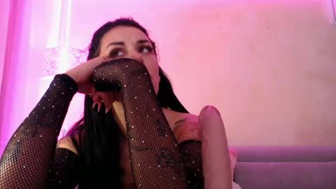 laylacruz online show from May 13, 7:47 am