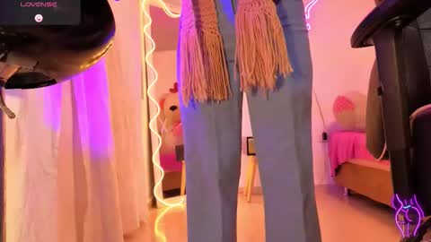 Snapshot of laylafoxy_tay chatting on October 6, 3:12 am laylafoxy_tay online show from October 6, 3:12 am