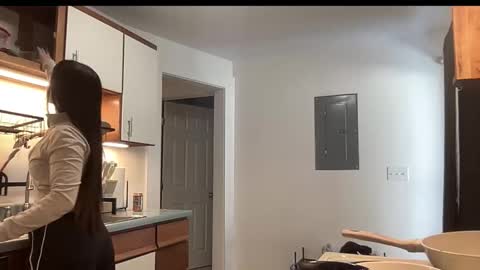 laylahlaylah1 online show from December 15, 3:06 pm