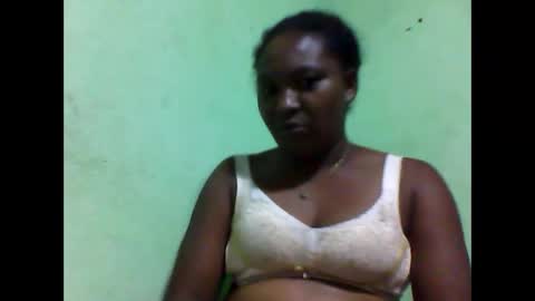 layllah01150120 online show from May 17, 7:46 pm