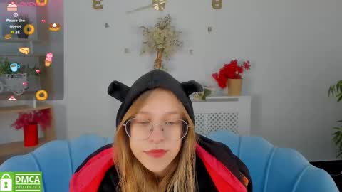 layriantavee online show from October 10, 6:40 am