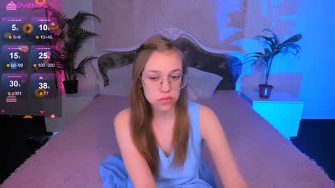 layriantavee online show from December 16, 6:53 am