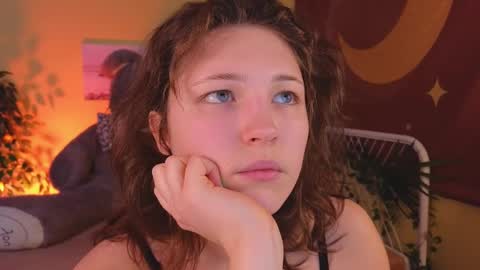 Snapshot of lea_belle_ chatting on February 22, 5:31 pm Lea online show from February 22, 5:31 pm