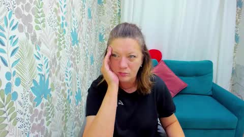 Snapshot of lea_fruit chatting on September 14, 5:05 am Lea online show from September 14, 5:05 am