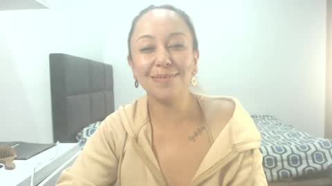 leah_susman online show from April 28, 5:22 am