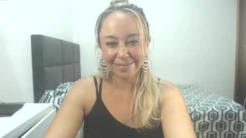 leah_susman online show from May 7, 4:39 am