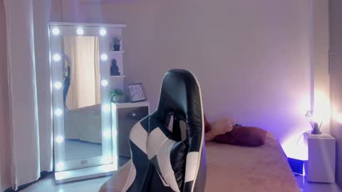 leahaltomm online show from March 9, 6:32 pm