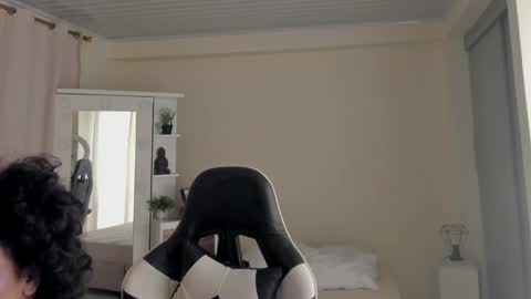 leahaltomm online show from March 2, 6:46 pm